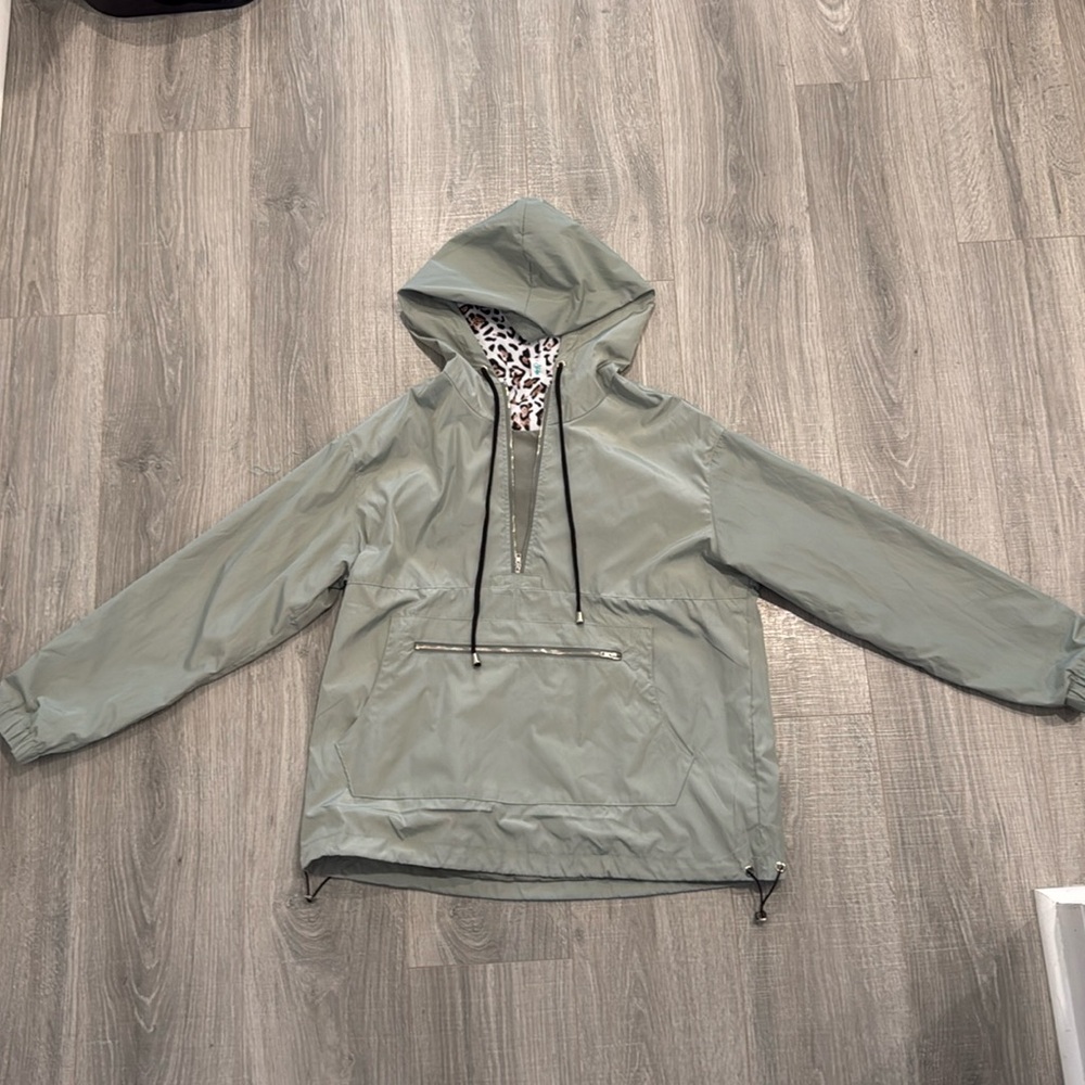 Shirley & Stone, wind breaker